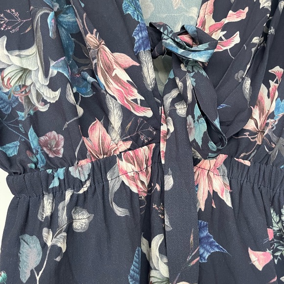 Ava Floral Romper Size Medium - Picture 3 of 4